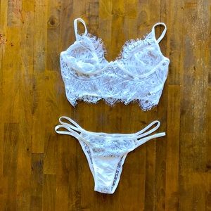 White lace & mesh bralette & underwear set. Perfect for a bride!🌻👰🏽‍♀️💐💅🏼